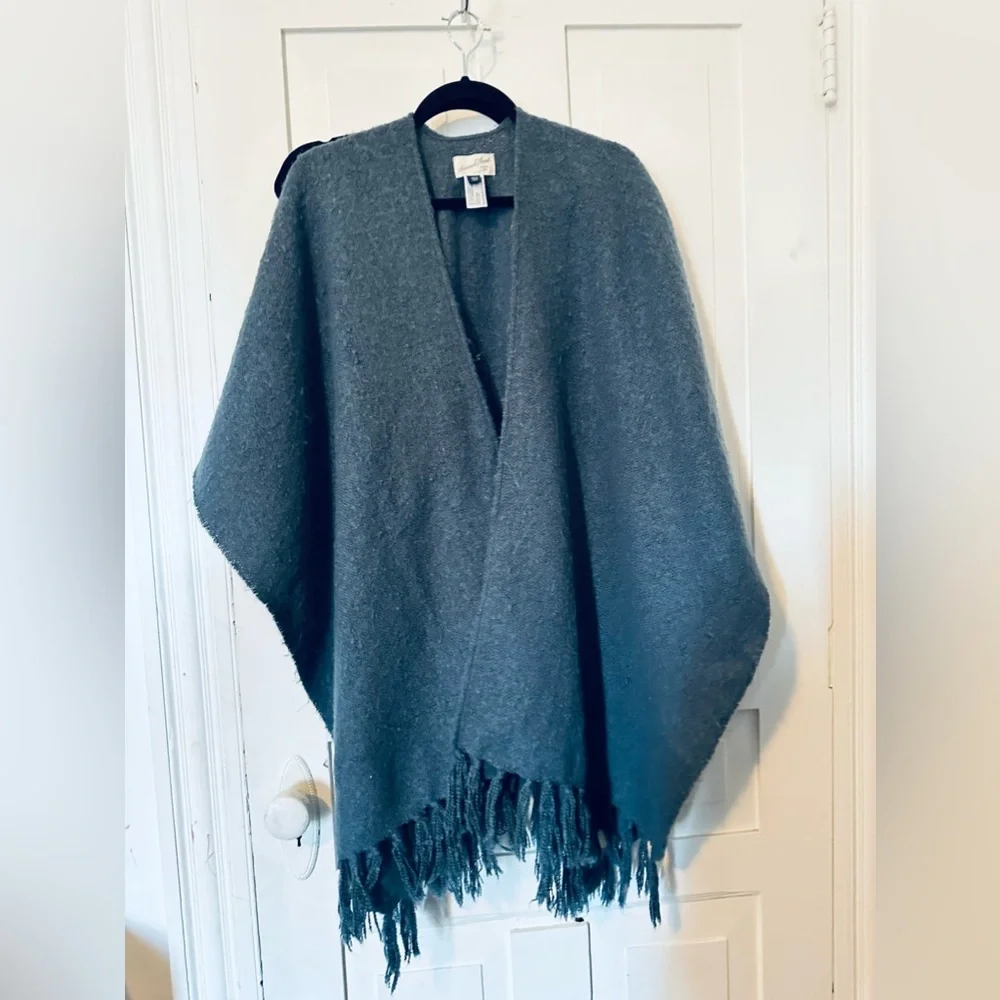 Poncho - Picture 1 of 1